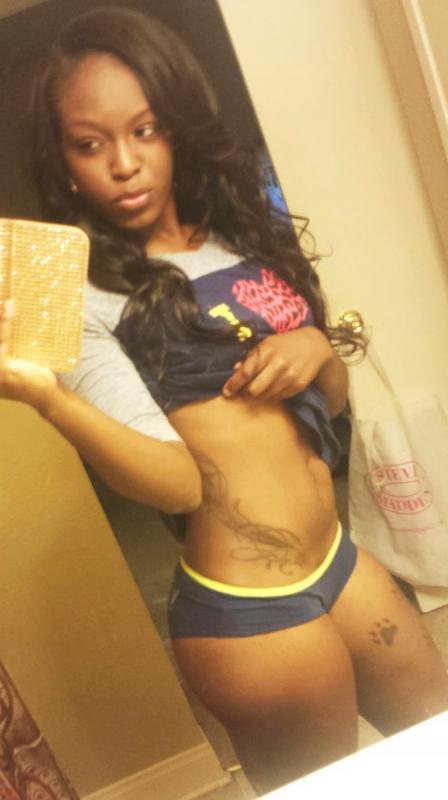 16P Naughty amateur girlfriend lifts shirt to show her breasts