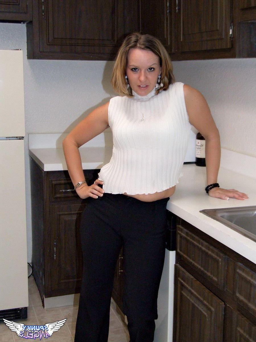 20P Pictures of a horny teen amateur masturbating on the floor