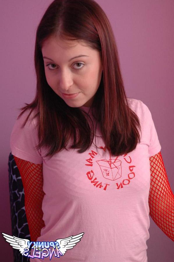 20P Pictures of Cassie Leanne showing you her tits and pussy
