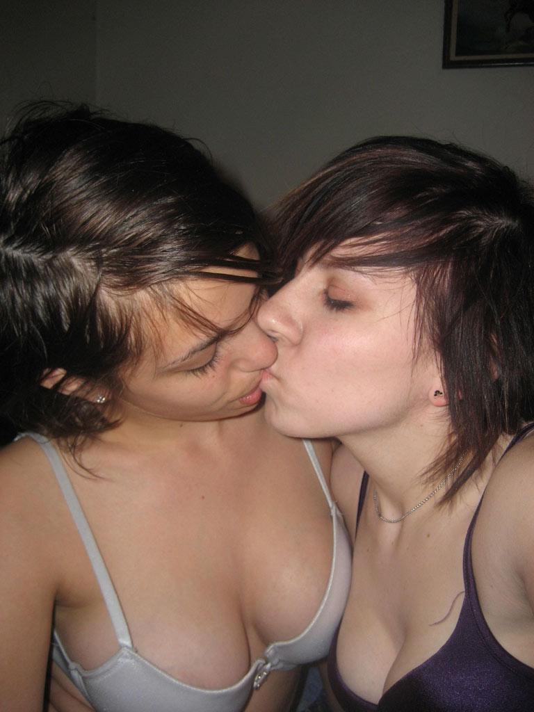 15P Pictures of a hot emo teen getting naughty on camera