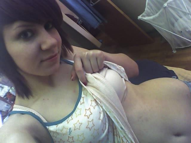 15P Pictures of a hot emo teen getting naughty on camera