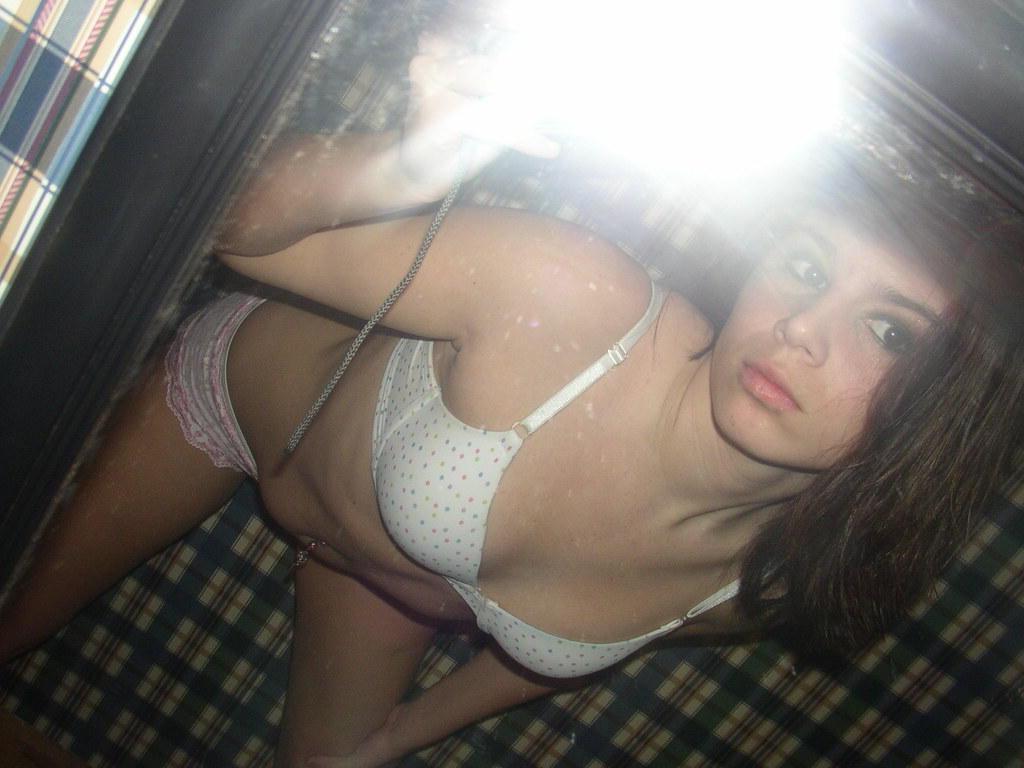 15P Pictures of super hot self shot emo teens doing their thing