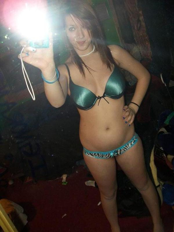 15P Pictures of crazy hot teen girls showing their bodies