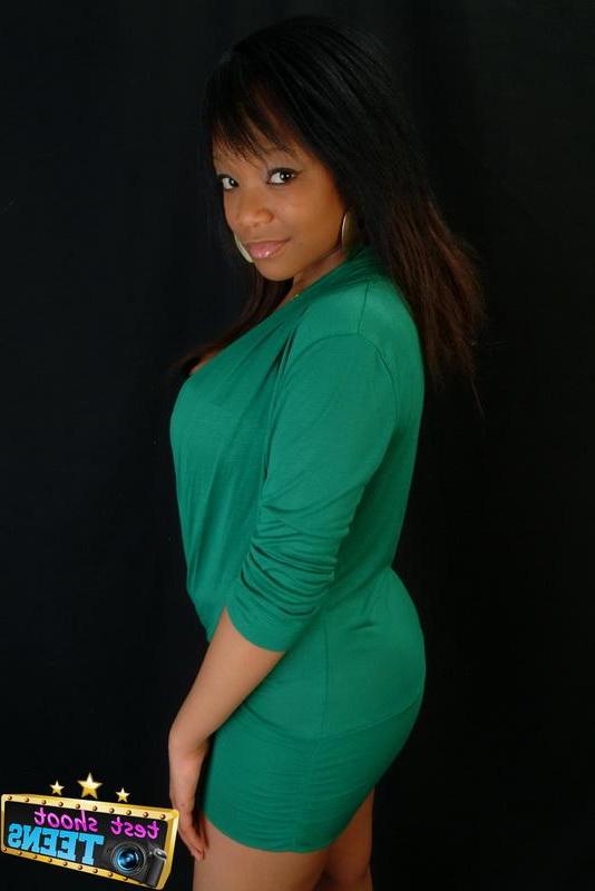 16P Ebony teen Tiny decides to show off her natural G cups!