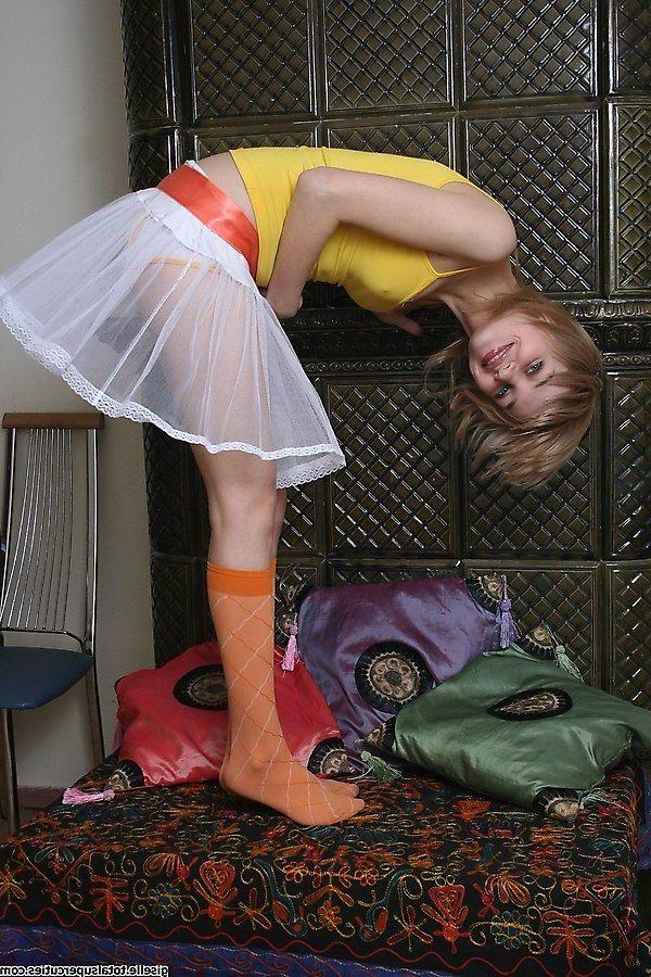 20P Pictures of Gisele spreading for your cock