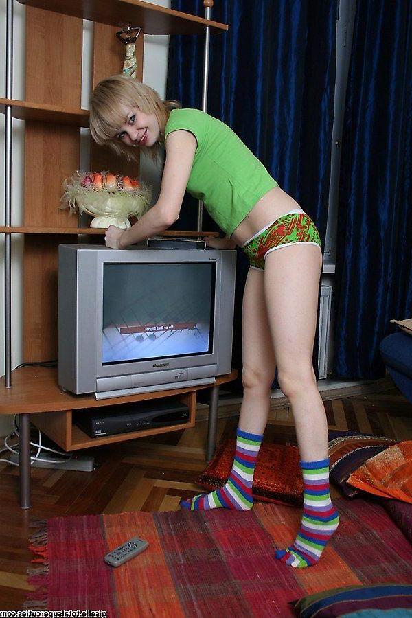 20P Pictures of teen star Gisele stripping to her socks