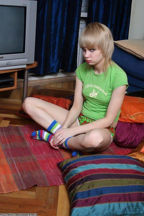 20P Pictures of teen star Gisele stripping to her socks