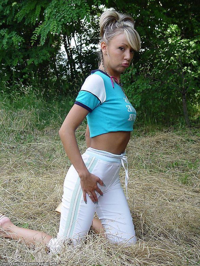 20P Pictures of Maja playing with her pussy outside