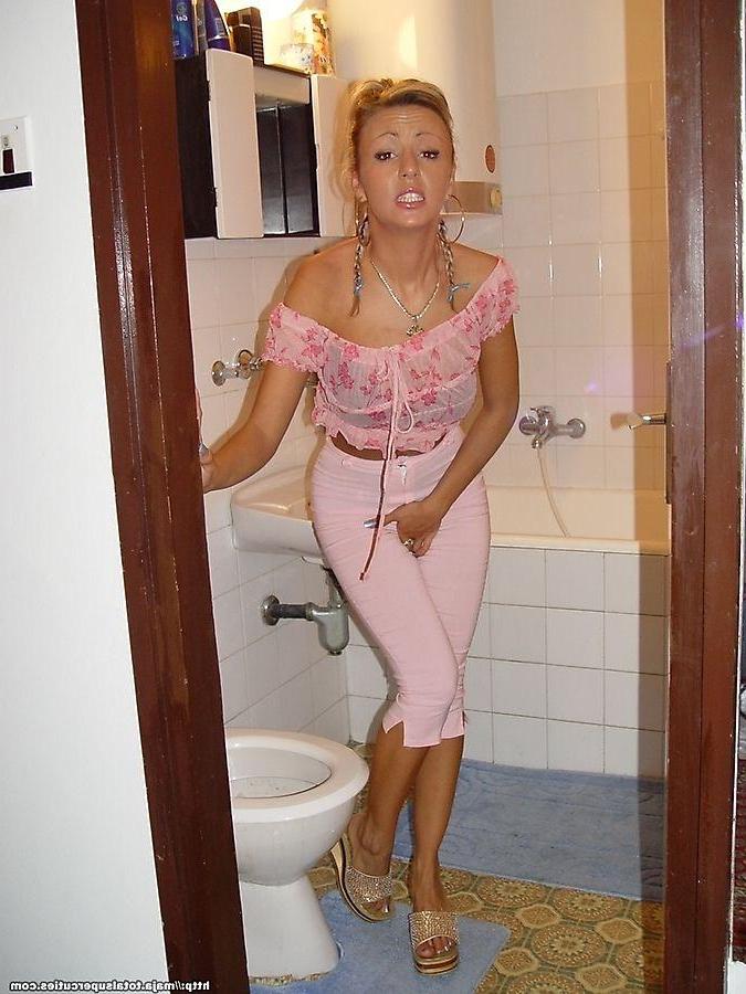 20P Pictures of Maja getting her pussy all wet