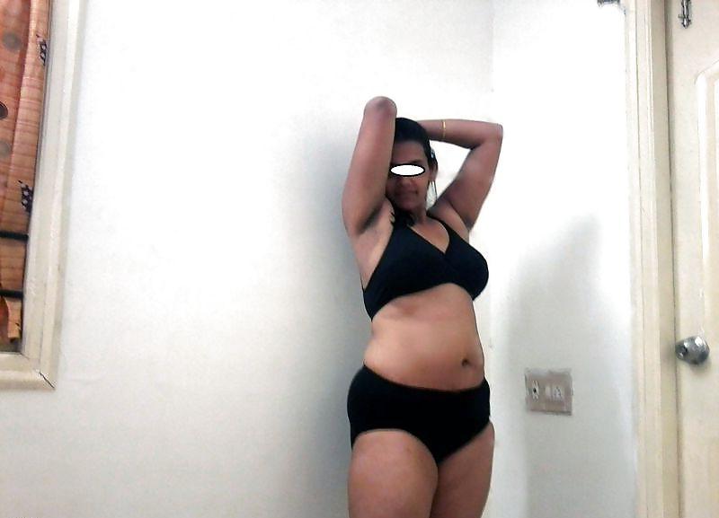 19P Indian amateur Mature let you take some pics for 20$