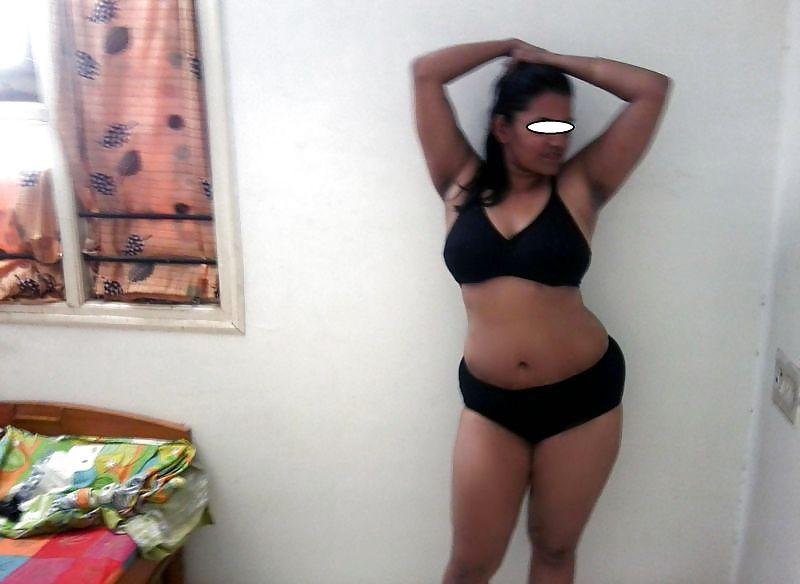 19P Indian amateur Mature let you take some pics for 20$