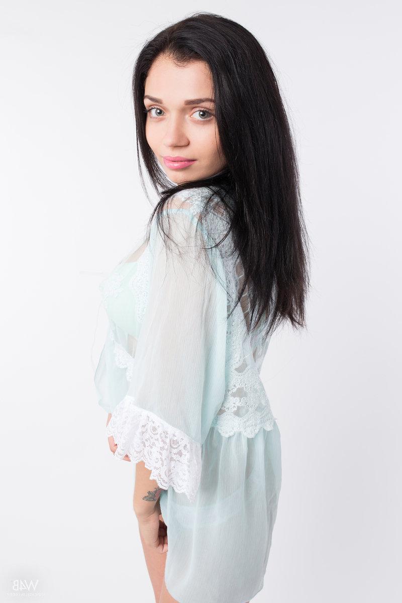 16P Brunette girl Katrina gets naked for you in her casting shoot