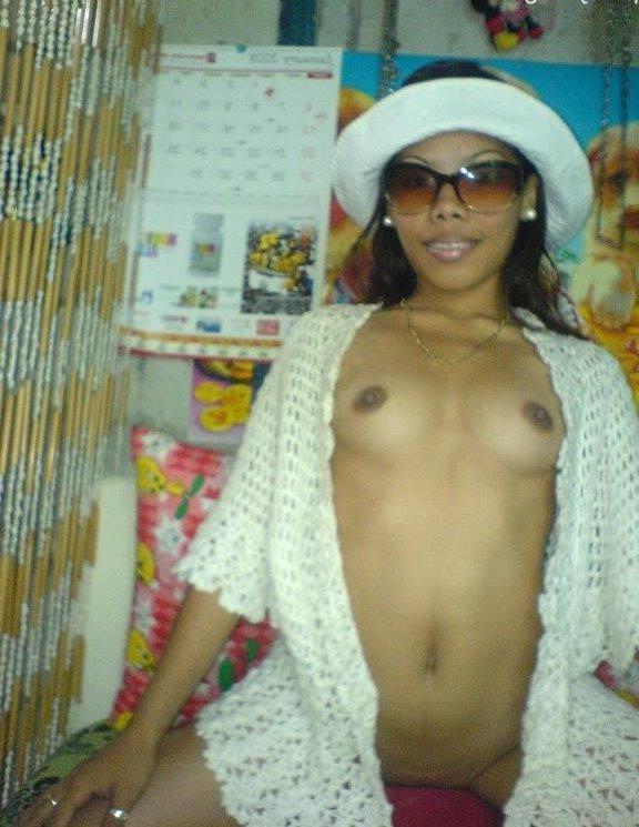 14P Naughty ebony GF stuffing her pussy with a lollipop