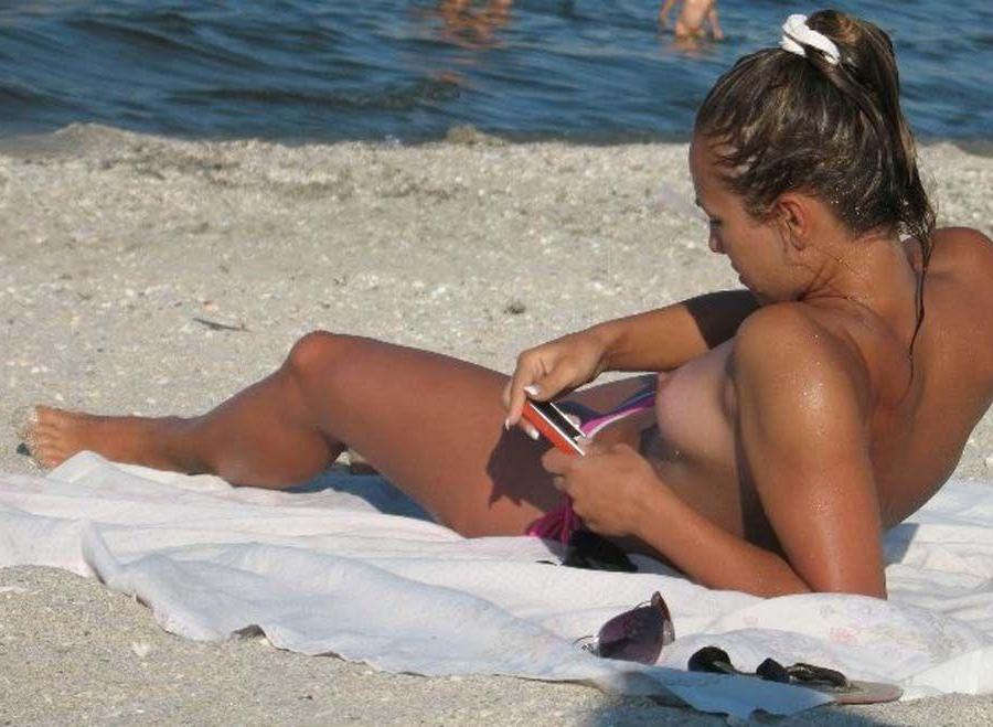 15P Pictures of hot amateur girls caught on camera