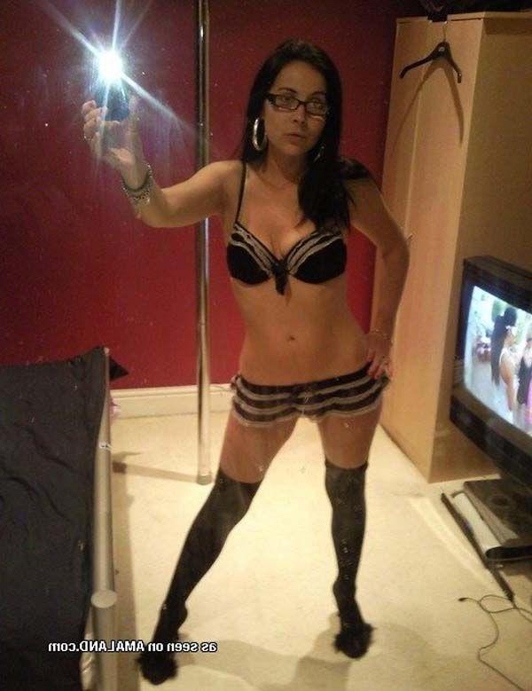 15P Pictures of hot teen girlfriends spreading on camera