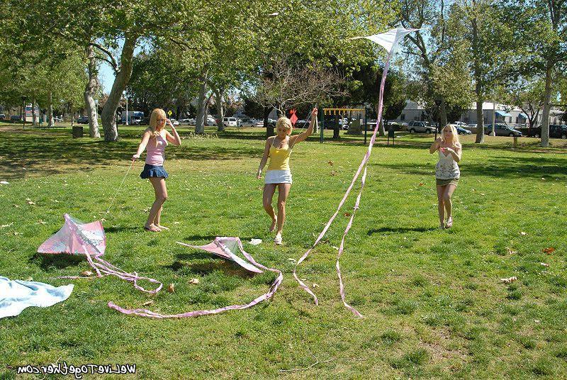 20P Pictures of teen girls masturbating together