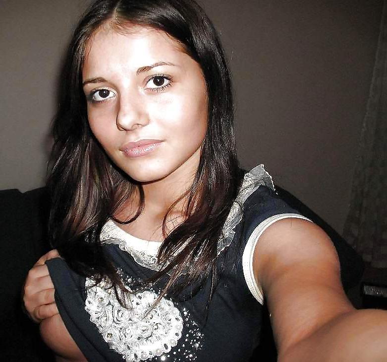 10P Indian teen selfshot pics