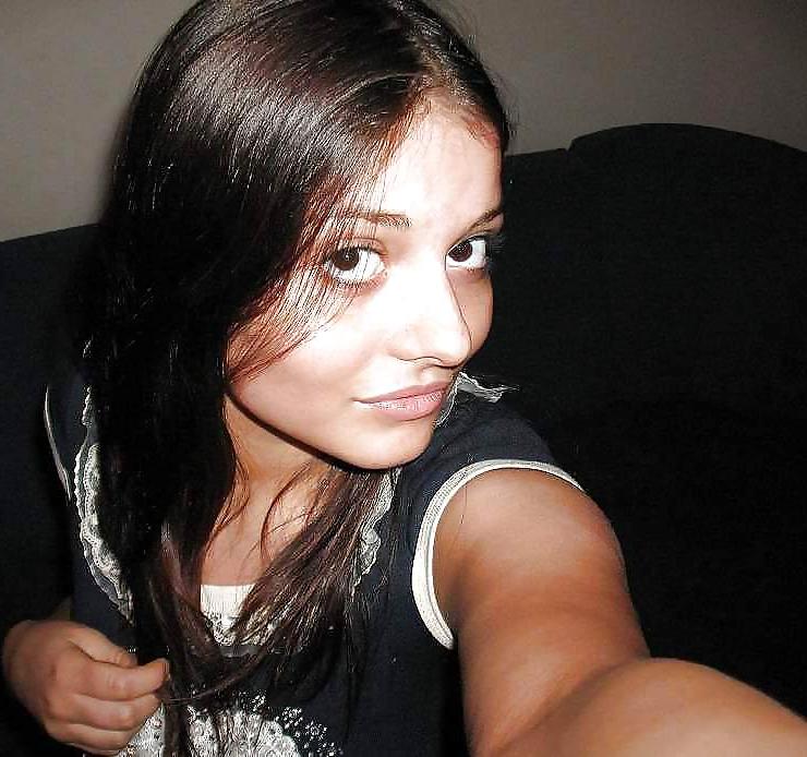 10P Indian teen selfshot pics