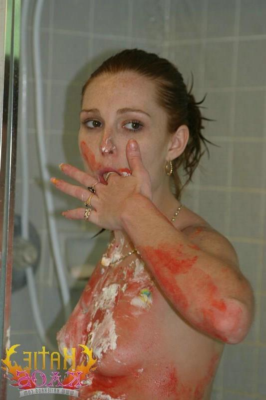 20P Pictures of Katie Kaos masturbating in the shower