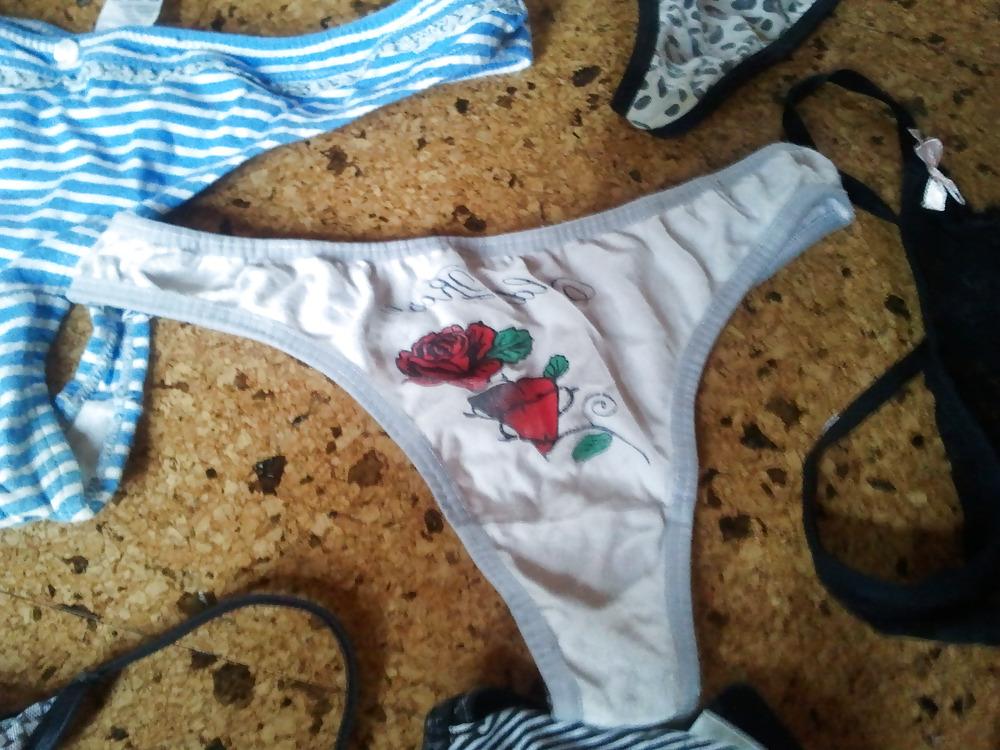 12P Best Friends Thongs and bra