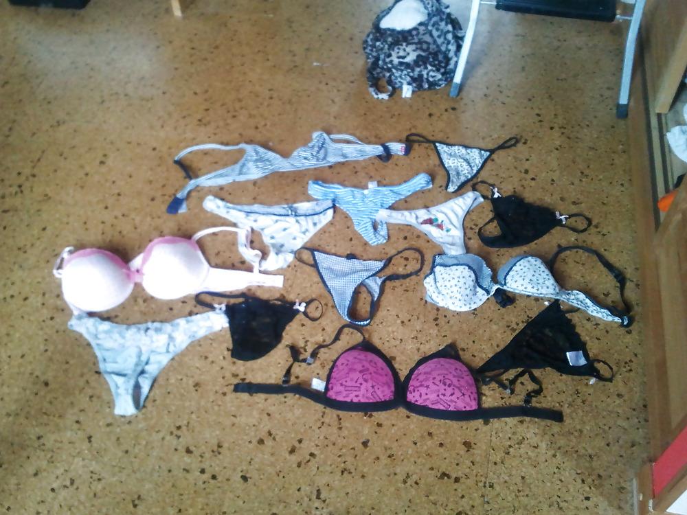 12P Best Friends Thongs and bra