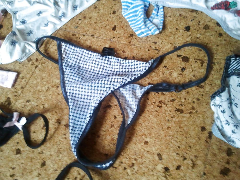 12P Best Friends Thongs and bra