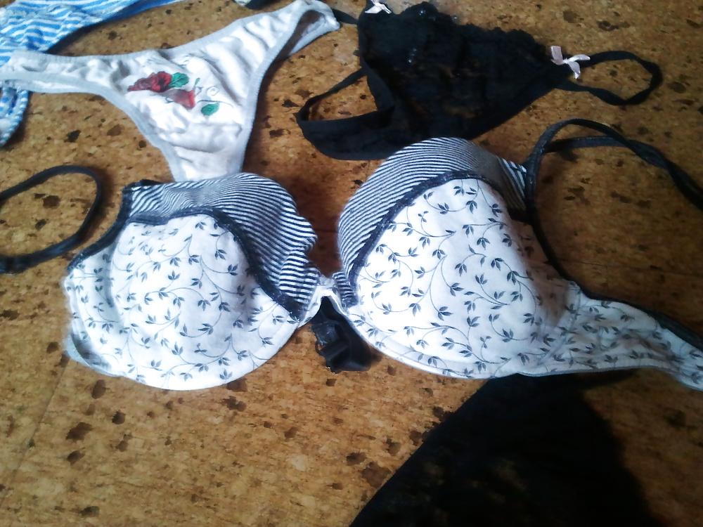 12P Best Friends Thongs and bra
