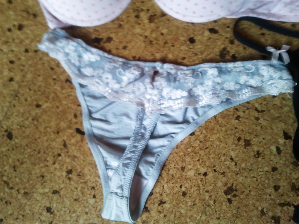 12P Best Friends Thongs and bra