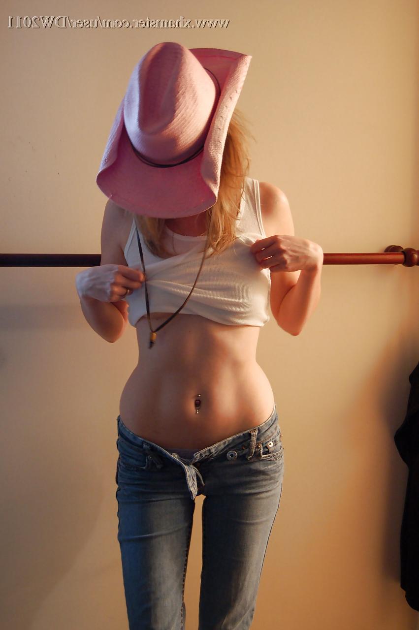 18P Hot Cowgirl fucked by horse dildo