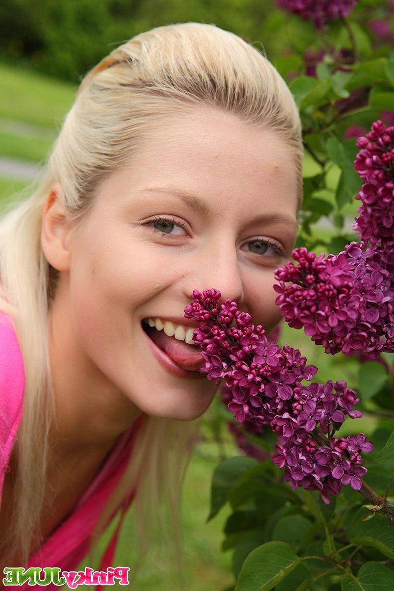 15P Pictures of teen girl Pinky June masturbating in the garden