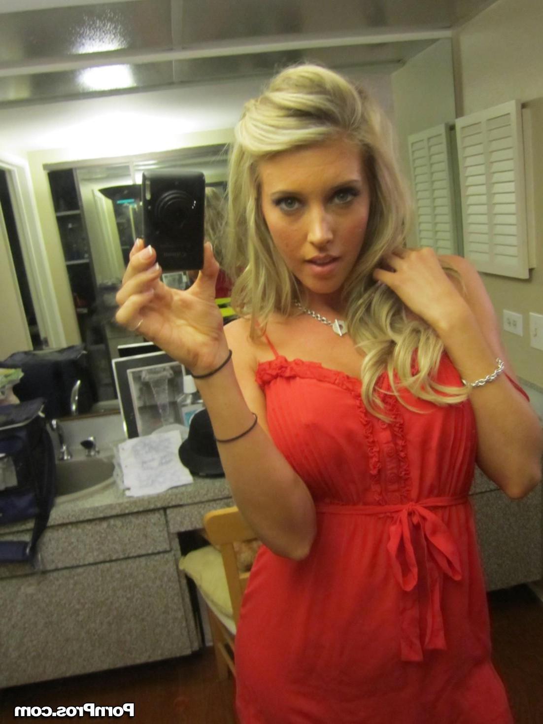 16P Blonde exgirlfriend Samantha Saint gets caught on camera