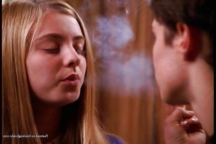 25P Kaley Cuoco very hot smoking girl
