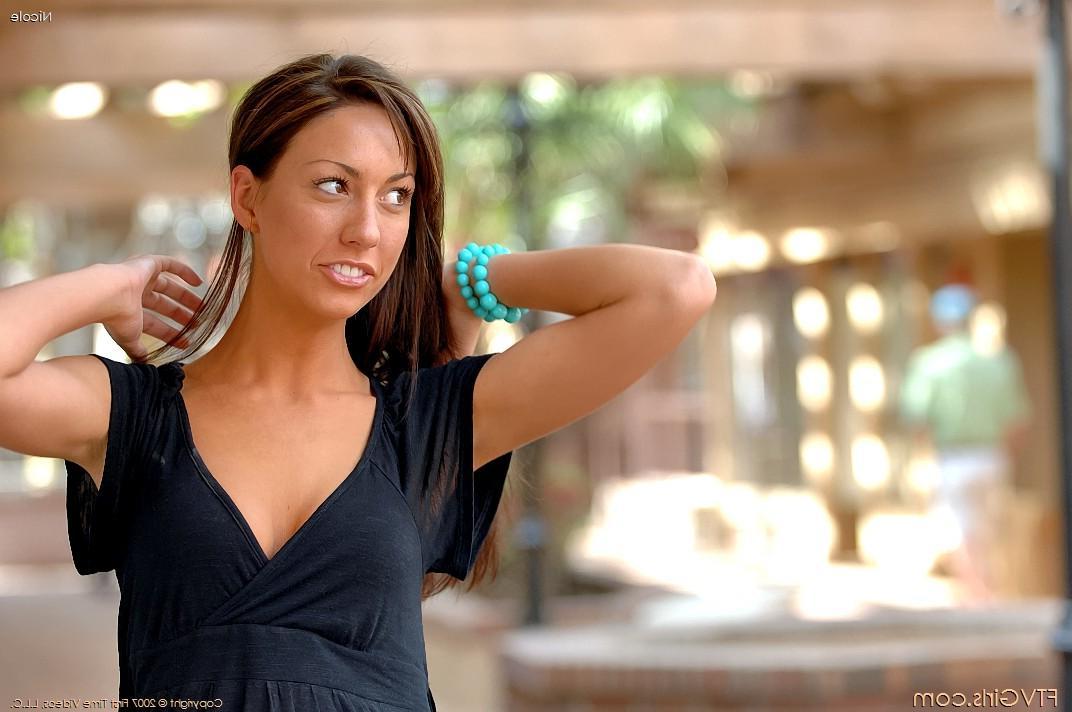 20P Pictures of teen cutie Nicole spreading for your shlong