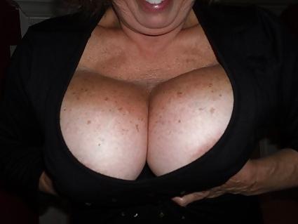 11P XXL Boobs MAture