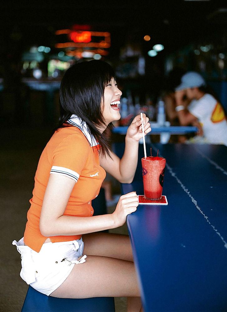 25P Japanese Bikini Babes-Mikie Hara (1)