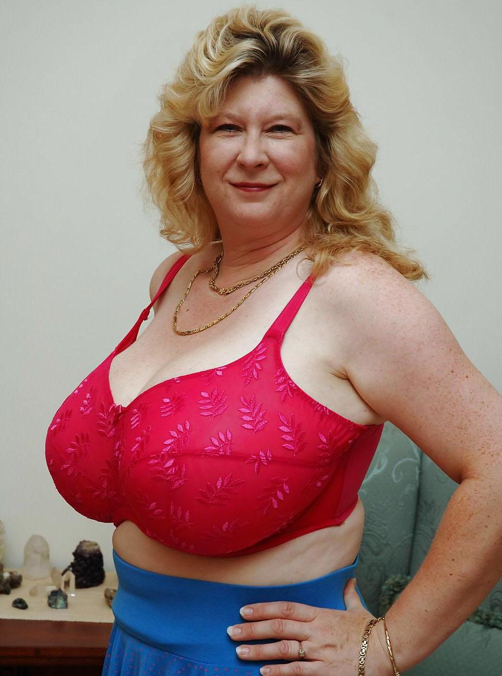 25P Big Boobs mature 38HH