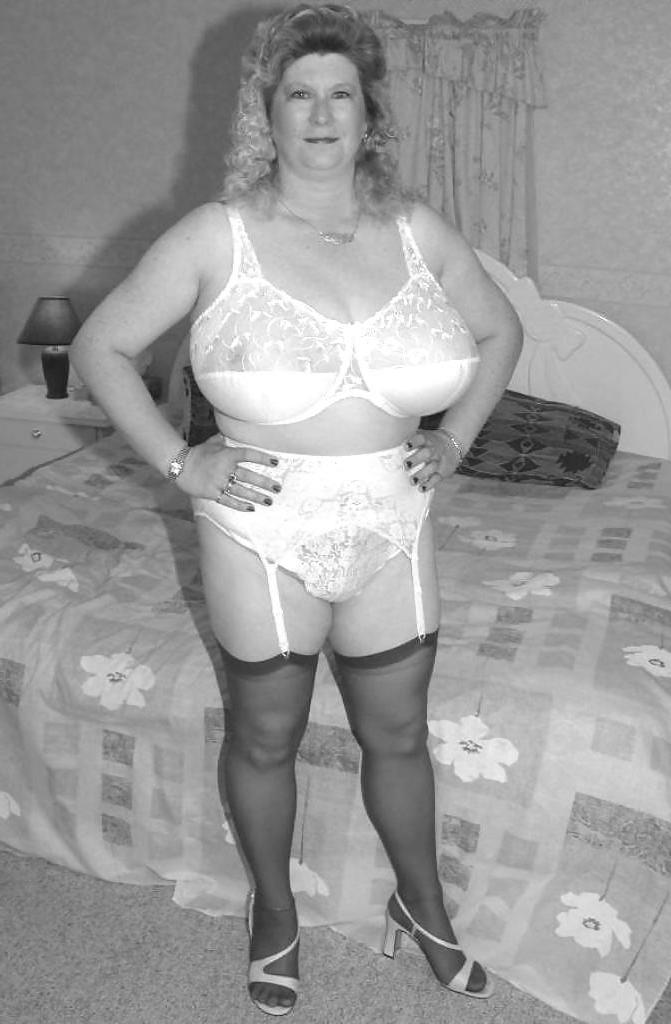 25P Big Boobs mature 38HH