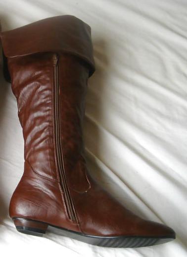 16P Boots