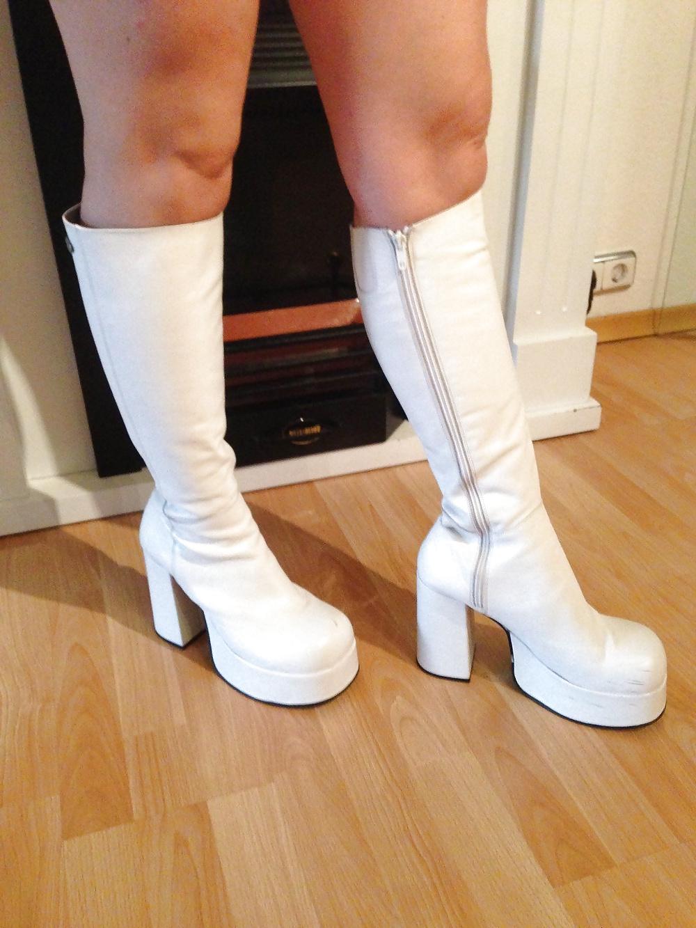 16P Boots