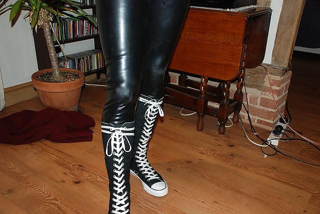 16P Boots