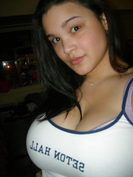 25P Topless chicks with big boobs