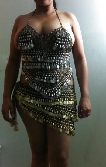 25P Indian chick posing to bf taking pics