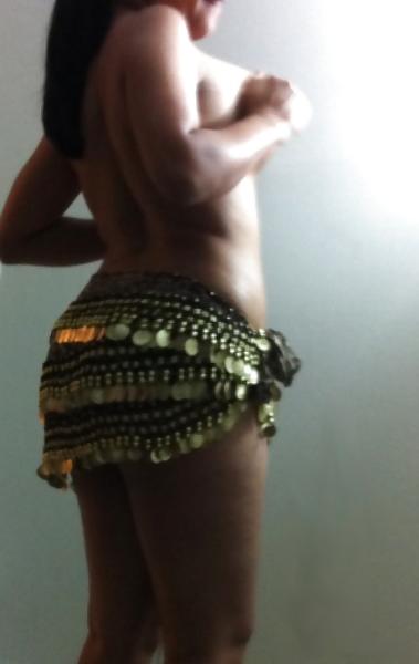 25P Indian chick posing to bf taking pics