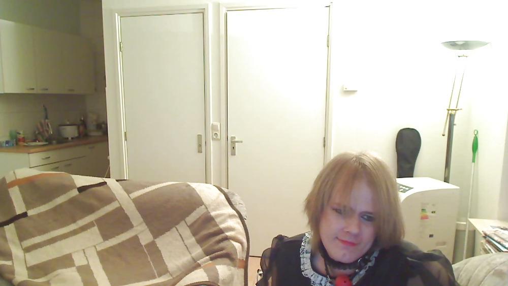 25P Cute maid