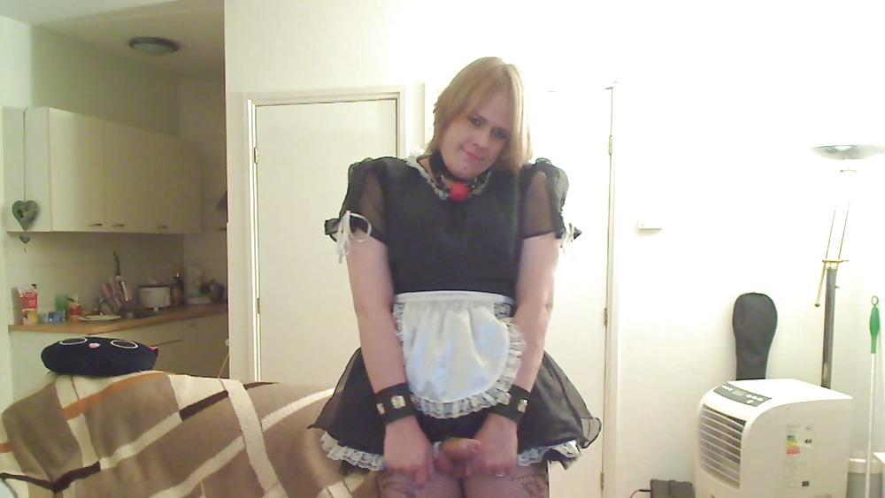25P Cute maid