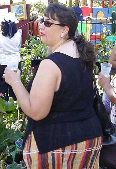 10P Sonia my wife's cousin caught on ( cam 4) by chance