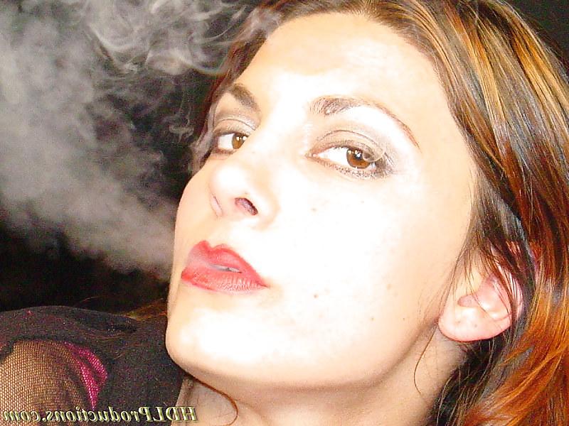14P Iris - Smoking Fetish at Dragginladies