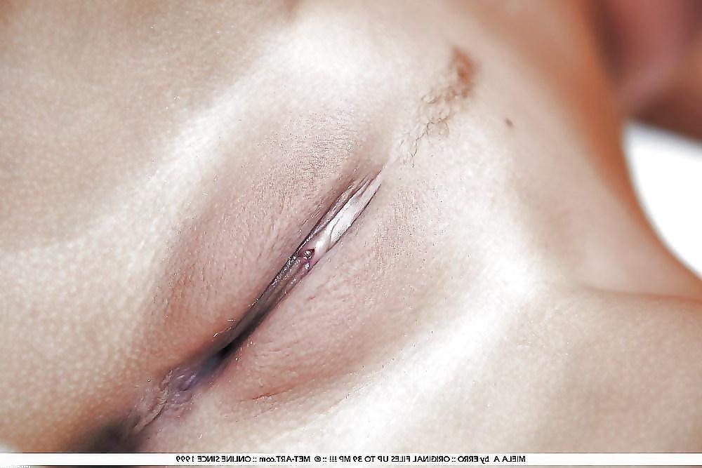 25P Babes with a Landing Strip