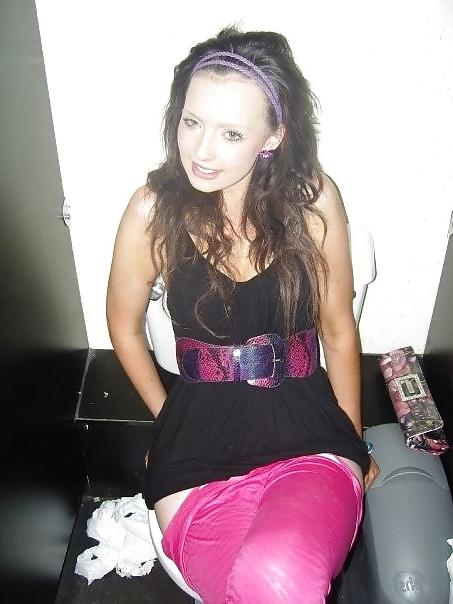 25P Babes on the crapper.