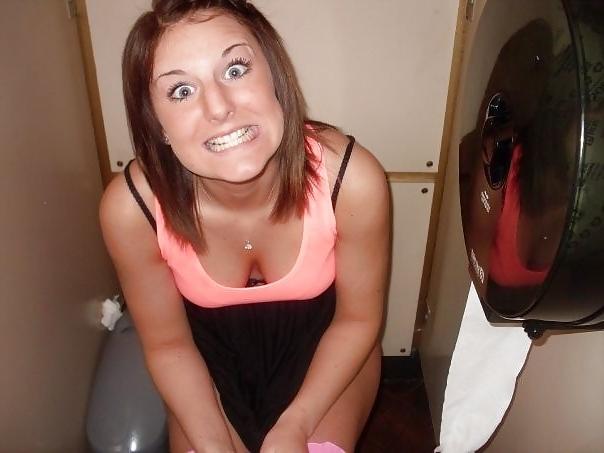 25P Babes on the crapper.